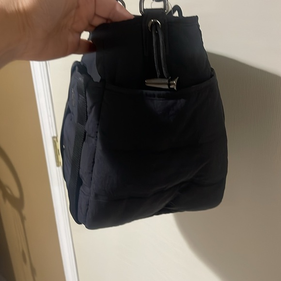 NWOT LULULEMON Dash All Day CrossBody Bucket Black Bag - Picture 4 of 17